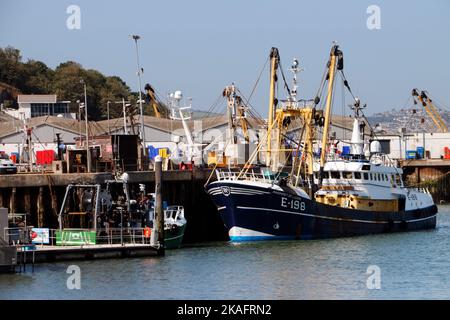 Bateaux de pêche dans le port de Brixham, Devon, Angleterre Banque D'Images