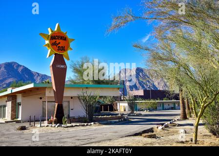 Hôtel rétro dans le centre-ville de Borrego Springs, l'Hacienda Del sol Banque D'Images