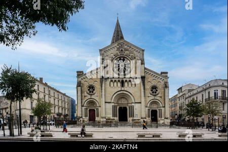 Église Saint-Paul, Nímes, France. Achevé en 1849 dans un style néo-roman. Banque D'Images