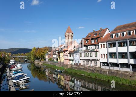 Vue sur Wertheim am main, rivière Tauber en premier plan. Banque D'Images