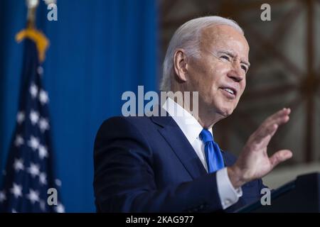 Washington, États-Unis. 02nd novembre 2022. LE président AMÉRICAIN Joe Biden prononce un discours sur les menaces croissantes envers la démocratie américaine et la tenue d'élections libres au club de Colomb du Comité national démocratique à Washington, DC, Etats-Unis, mercredi, 2 novembre, 2022. Le discours du président intervient moins d'une semaine avant les élections de mi-mandat et à la suite d'une agression politique contre le mari de Nancy Pelosi. Photo de Jim Lo Scalzo/UPI crédit: UPI/Alay Live News Banque D'Images