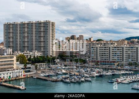 Port de Toulon par temps nuageux, France, Europe Banque D'Images