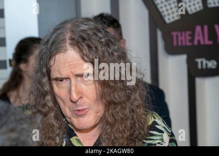 New York, États-Unis. 01st novembre 2022. Weird Al Yankovic participe à la première de New York « The Al Yankovic Story » au Alamo Drafthouse Cinema de New York. Crédit : SOPA Images Limited/Alamy Live News Banque D'Images
