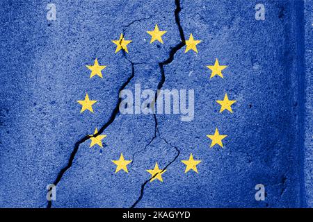 Le drapeau de l'Europe ou drapeau européen se compose de douze étoiles dorées formant un cercle sur un champ bleu. Il a été conçu et adopté en 1955 par le Counc Banque D'Images