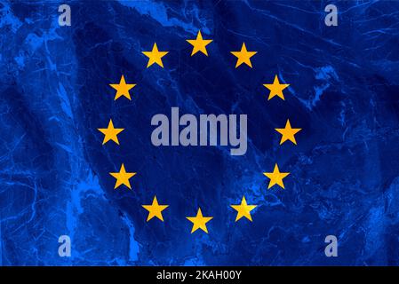 Le drapeau de l'Europe ou drapeau européen se compose de douze étoiles dorées formant un cercle sur un champ bleu. Il a été conçu et adopté en 1955 par le Counc Banque D'Images