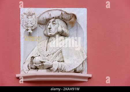 Portrait de l'empereur Maximilian I par Waldemar Fenn après Albrecht Dürer, Baleine House (Haus zum Walfisch), Freiburg im Breisgau, Allemagne. Banque D'Images