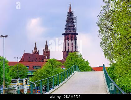 La cathédrale de Fribourg, également connue sous le nom de Cathédrale notre-Dame, Fribourg im Breisgau, Bade-Wurtemberg, Allemagne, Europe. Banque D'Images