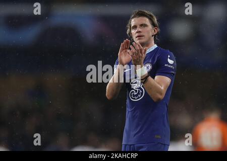 Londres, Royaume-Uni. 2nd novembre 2022. Conor Gallagher de Chelsea applaudit les fans après le match de la Ligue des champions de l'UEFA à Stamford Bridge, Londres. Le crédit photo devrait se lire: Paul Terry/Sportimage crédit: Sportimage/Alay Live News Banque D'Images