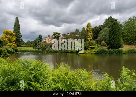 Sandringham Royaume-Uni -19 juin 2022: Lac ornemental Sandringham avec maison Banque D'Images