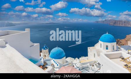 Île de Santorin, Grèce. Paysage d'été incroyablement panoramique et romantique sur Santorin. Oia village dans la lumière du matin. Vue incroyable avec maison blanche Banque D'Images