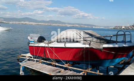 Rampe d'accès pour bateaux ou plate-forme de stationnement pour bateaux. Cale de bateau rouillée Banque D'Images