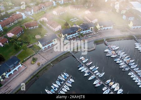 Station balnéaire de Marina, Lipno nad Vltavou, Lipenska appréhenrada, Jizni Cechy, Ceska republika / station balnéaire de Marina, ville de Lipno nad Vltavou, lac de Lipno, république tchèque Banque D'Images