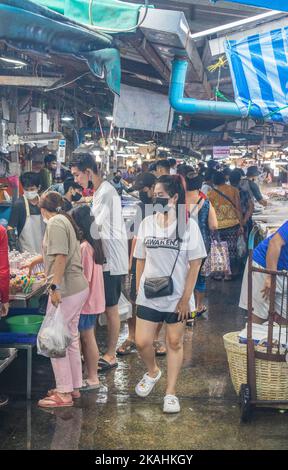 Poisson fesh pêché à vendre dans un marché thaïlandais de poissons de rue en Thaïlande Banque D'Images