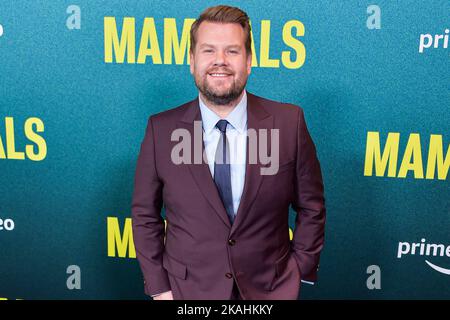 West Hollywood, États-Unis. 02nd novembre 2022. WEST HOLLYWOOD, LOS ANGELES, CALIFORNIE, États-Unis - NOVEMBRE 02 : le comédien anglais, acteur, chanteur et animateur de télévision James Corden arrive à la première de Los Angeles de la saison 1 des mammifères d'Amazon Prime Video, qui s'est tenue à l'hôtel West Hollywood EDITION sur 2 novembre 2022 à West Hollywood, Los Angeles, Californie, États-Unis. ( Credit: Image Press Agency/Alamy Live News Banque D'Images
