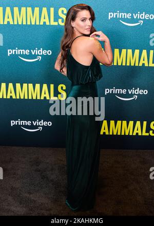 West Hollywood, États-Unis. 02nd novembre 2022. WEST HOLLYWOOD, LOS ANGELES, CALIFORNIE, États-Unis - NOVEMBRE 02 : l'actrice américano-suisse Melia Kreiling arrive à la première de Los Angeles de la saison des mammifères d'Amazon Prime Video 1 qui s'est tenue à l'hôtel West Hollywood EDITION sur 2 novembre 2022 à West Hollywood, Los Angeles, Californie, États-Unis. ( Credit: Image Press Agency/Alamy Live News Banque D'Images