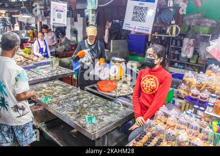 Poisson fesh pêché à vendre dans un marché thaïlandais de poissons de rue en Thaïlande Banque D'Images