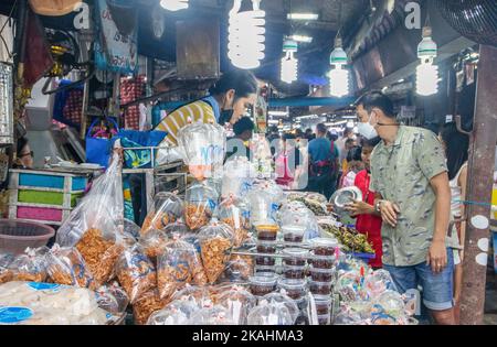Poisson fesh pêché à vendre dans un marché thaïlandais de poissons de rue en Thaïlande Banque D'Images