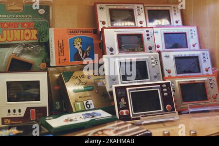 Tallinn, Estonie - 21.05.2022: LVLup! Musée des jeux vidéo, consoles de jeux de l'URSS Banque D'Images