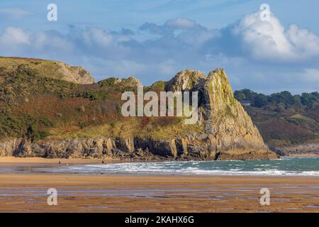 De l'autre côté de la plage d'Oxwich à Great Tor à l'entrée de Three Cliffs Bay, Gower Peninsula, pays de Galles Banque D'Images