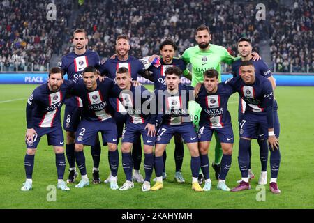 Turin, Italie. 02nd novembre 2022. Turin, Italie. 02nd novembre 2022. Les joueurs du FC Paris Saint-Germain posent pour une photo d'équipe avant le match de football du groupe H de la Ligue des champions de l'UEFA entre le FC Juventus et le FC Paris Saint-Germain au stade Allianz sur 2 novembre 2022 à Turin, en Italie . Credit: Marco Canoniero/Alay Live News Credit: Marco Canoniero/Alay Live News Banque D'Images