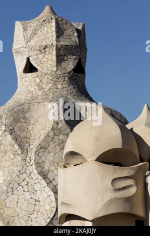 Barcelone, Catalogne, Espagne. 1 février. Datail des tours de ventilation, kned comme les soldats ou les Martiens. De la Casa Mila, kned comme la Pedrera, de l'architecture catalane Antoni Gaudí. La Pedrera est l'un des plus importants représentants du modernisme à Barcelone, Espagne (photo de Miquel Llop/NurPhoto) *** Veuillez utiliser le crédit du champ de crédit *** Banque D'Images