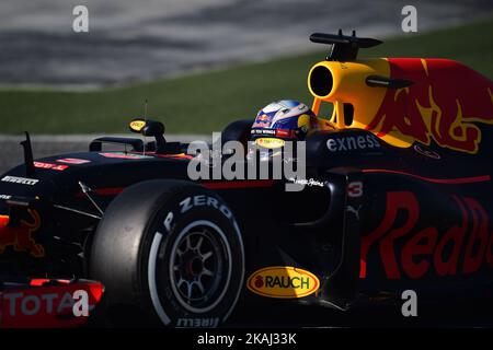 Daniel Ricciardo, pilote australien de Formule 1, de l'écurie Red Bull Formula One au volant de sa voiture au cours du dernier jour des essais de Formule 1 à Barcelone, 4th mars 2016. (Photo de Joan Cros/NurPhoto) *** Veuillez utiliser le crédit du champ de crédit *** Banque D'Images