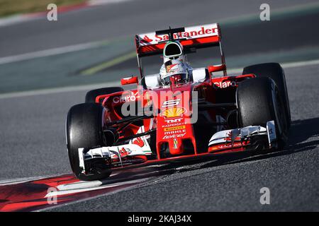 Le pilote allemand de Formule 1, Sebastian Vettel, de la Scuderia Ferrari à bord de sa voiture pendant le dernier jour des essais de Formule 1 à Barcelone, 4th mars 2016. (Photo de Joan Cros/NurPhoto) *** Veuillez utiliser le crédit du champ de crédit *** Banque D'Images