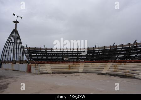 Cérémonie de remise des prix pour les compétitions de voile à Agios Kosmas. Installations des Jeux Olympiques d'Athènes 2004 douze ans après les Jeux. À Athènes, le 25 mars 2016. (Photo de Wassilios Askesopoulos/NurPhoto) *** Veuillez utiliser le crédit du champ de crédit *** Banque D'Images