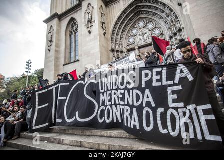 Les anarchistes, les punks et les skinheads protestent samedi 30, dans le centre de Sao Paulo au Brésil contre le système politique actuel dans le pays. Ils sont contre les gouvernements de gauche et de droite. (Photo de Cris Faga/NurPhoto) *** Veuillez utiliser le crédit du champ de crédit *** Banque D'Images