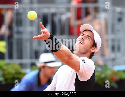 Andy Murray en action pendant son match contre Mikhail Kukushkin - Internazionali BNL d'Italia 2016 sur 11 mai 2016 à Rome, Italie. (Photo de Silvia Lore/NurPhoto) *** Veuillez utiliser le crédit du champ de crédit *** Banque D'Images