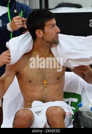 Le serbe Novak Djokovic réagit lors du match de finale du tournoi ATP tennis Open contre l'anglais Andy Murray au Foro Italico à Rome sur 15 mai 2016. (Photo de Silvia Lore/NurPhoto) *** Veuillez utiliser le crédit du champ de crédit *** Banque D'Images