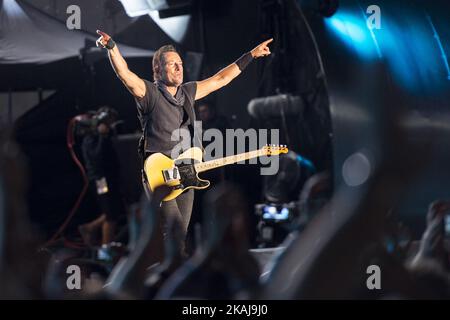 Americans Bruce Springsteen & The E Street Band se produit au festival de musique Rock in Rio Lisboa 2016 à Lisbonne, Portugal sur 19 mai 2016. Rock in Rio est considéré comme le plus grand festival de musique au monde et est hébergé à Lisbonne pour la période 11th. ( Photo par Pedro Fiuza/NurPhoto) *** Veuillez utiliser le crédit du champ de crédit *** Banque D'Images