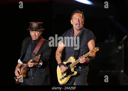 Americans Bruce Springsteen & The E Street Band se produit au festival de musique Rock in Rio Lisboa 2016 à Lisbonne, Portugal sur 19 mai 2016. Rock in Rio est considéré comme le plus grand festival de musique au monde et est hébergé à Lisbonne pour la période 11th. ( Photo par Pedro Fiuza/NurPhoto) *** Veuillez utiliser le crédit du champ de crédit *** Banque D'Images