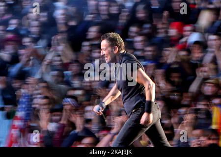 Americans Bruce Springsteen & The E Street Band se produit au festival de musique Rock in Rio Lisboa 2016 à Lisbonne, Portugal sur 19 mai 2016. Rock in Rio est considéré comme le plus grand festival de musique au monde et est hébergé à Lisbonne pour la période 11th. ( Photo par Pedro Fiuza/NurPhoto) *** Veuillez utiliser le crédit du champ de crédit *** Banque D'Images