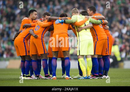 Pays-Bas joueurs photographiés avant le match international de football amical entre la République d'Irlande et les pays-Bas au stade Aviva à Dublin, Irlande sur 27 mai 2016 (photo par Andrew Surma/NurPhoto) *** Veuillez utiliser le crédit du champ de crédit *** Banque D'Images