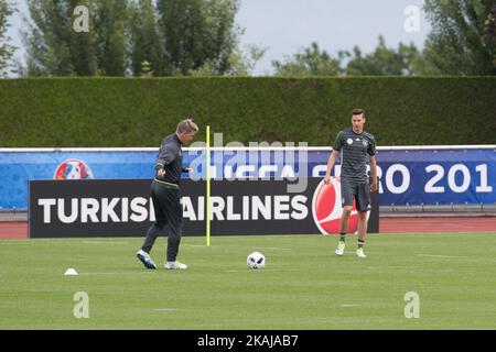 Bastian Schweinsteiger lors d'une session d'entraînement en Allemagne avant l'euro 2016 de l'UEFA à Ermitage Evian sur 9 juin 2016 à Evian-les-bains, France. Le match d'ouverture de l'Allemagne au championnat d'Europe est contre l'Ukraine sur 12 juin. (Photo par Foto Olimpik/NurPhoto) *** Veuillez utiliser le crédit du champ de crédit *** Banque D'Images