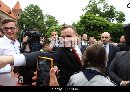 Le Président de la Pologne Andrzej Duda rencontre les habitants de Kwidzyn, Pologne 13th, juin 2016. Le Président est venu à Kwidzyn pour remercier les électeurs pour leur élection présidentielle l'année dernière. (Photo de Michal Fludra/NurPhoto) *** Veuillez utiliser le crédit du champ de crédit *** Banque D'Images