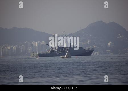 Les Marines de la Marine brésilienne mènent une formation contre le terrorisme pour les Jeux Olympiques de Rio 2016, sur 19 juillet 2016, à Rio de Janeiro, au Brésil. En formation, nous avons utilisé deux navires, des hélicoptères et des camions. L'entraînement a eu lieu sur la plage de Flamengo, qui est proche de la Marina da Gloria et du chemin où se tiendront les compétitions de voile. L'emplacement est également stratégique parce qu'il débarque et décollage de l'aéroport Santos Dumont. (Photo de Luiz Souza/NurPhoto) *** Veuillez utiliser le crédit du champ de crédit *** Banque D'Images