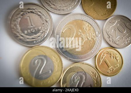 Bydgoszcz, Pologne - 31 juillet 2016. Les pièces en euros et les pièces en zloty polonais sont visibles. (Photo de Jaap Arriens/NurPhoto) *** Veuillez utiliser le crédit du champ de crédit *** Banque D'Images