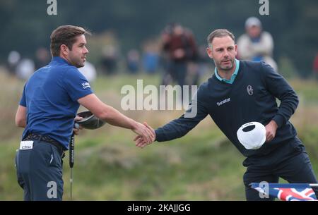 Robert Rock (ENG) s'associe à Paul Waring (ENG) lors des British Masters 2016 soutenus par SkySports deuxième tour au Grove Golf course sur 14 octobre 2016 à Watford, en Angleterre. (Photo de Kieran Galvin/NurPhoto) *** Veuillez utiliser le crédit du champ de crédit *** Banque D'Images