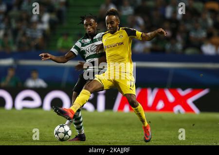 Le défenseur du sport Ruben Semedo (L) rivalise avec l'avant de Dortmund Aubaveyang (R) lors du match de la Ligue des champions 2016/17 entre le sportif CP et le BVB Borrusia Dortmund, à Lisbonne, sur 18 octobre 2016. (Photo de Carlos Palma/NurPhoto) *** Veuillez utiliser le crédit du champ de crédit *** Banque D'Images