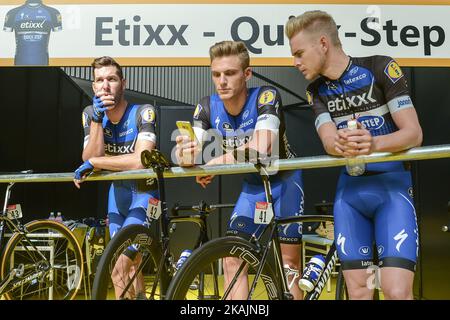 (G-D) Fabio Sabatini, Marcel Kottel et Julien Vermote de l'équipe Quick Step d'Etixx, avant la course, à la quatrième édition du Tour de France Saitama Criterium. Le samedi 29th octobre 2016, à Saitama, Japon. Photo par Artur Widak *** Veuillez utiliser le crédit du champ de crédit *** Banque D'Images