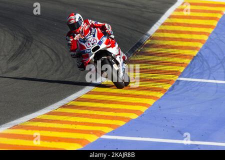 Andrea Dovicioso, de l'Italie de l'équipe Ducati, lors des tests colectifs de moto GP au Circuito de Valencia Ricardo Tormo sur 15 novembre 2016 à Valence, Espagne. Banque D'Images