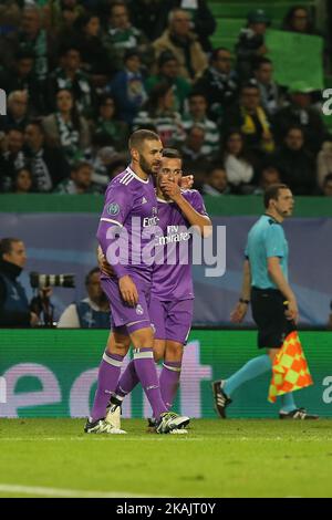 Real Madrids avance Karim Benzema de France célèbre après avoir mis un but dans le cadre du match de l'UEFA Champions League entre le Sporting Clube de Portugal et le Real Madrid à l'Estadio José Alvalade sur 22 novembre 2016 à Lisbonne, Portugal. (Photo de Bruno Barros / DPI / NurPhoto) *** Veuillez utiliser le crédit du champ de crédit *** Banque D'Images