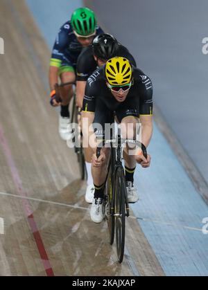 Ed Clancy of JLT Condor Scratch Race during Revolution Cycling Men's Elite Championship Champions League Event au Velodrome, Lee Valley Velopark, Parc olympique de la Reine Elizabeth, Londres, on 02 décembre 2016, Londres, Angleterre. (Photo de Kieran Galvin/NurPhoto) *** Veuillez utiliser le crédit du champ de crédit *** Banque D'Images