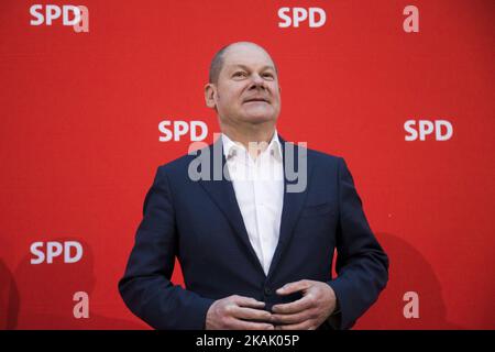 Le maire de Hambourg OLAF Scholz arrive à une réunion du Conseil du Parti au siège du SPD à Willy-Brandt-Haus à Berlin, en Allemagne, le 12 décembre 2016. (Photo par Emmanuele Contini/NurPhoto) *** Veuillez utiliser le crédit du champ de crédit *** Banque D'Images