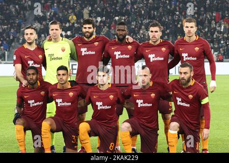 L'équipe Roma pose pour être photographiée avant le match de football de la série A n.17 JUVENTUS - ROMA le 17/12/2016 au stade Juventus de Turin, Italie. (Photo de Matteo Bottanelli/NurPhoto) *** Veuillez utiliser le crédit du champ de crédit *** Banque D'Images