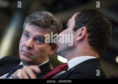 L'ancien ministre français de l'économie, Arnaud Montebourg, candidat aux primaires de gauche avant l'élection présidentielle de 2017, assiste à une réunion sur les politiques environnementales à Paris, en France, le 20 décembre 2016. (Photo de Julien Mattia/NurPhoto) *** Veuillez utiliser le crédit du champ de crédit *** Banque D'Images