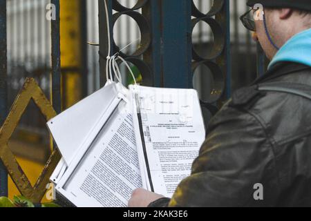 Un juge de la haute Cour de Dublin a dit aux personnes occupant Apollo House dans le centre-ville de Dublin peuvent rester jusqu'à Noël mais doivent quitter le bâtiment avant midi, sur 11 janvier. Le bâtiment a été repris la semaine dernière par des activistes de la Home Sweet Home Coalition, et offert comme logement aux sans-abri. Le mercredi 21 décembre 2016, à Dublin, Irlande. Photo par Artur Widak *** Veuillez utiliser le crédit du champ de crédit *** Banque D'Images