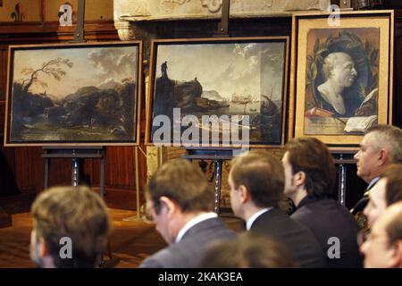 Les peintures sont vues lors d'une cérémonie de remise de 17 peintures volées au Musée Castelvecchio, à Kiev, Ukraine, 21 décembre 2016. Au total, 17 peintures qui ont été volées au musée du Musée italien Castelvecchio de Vérone en 2015 ont été remises par le Président ukrainien Petro Porochenko à des responsables italiens. Les peintures ont été détenues par des gardes-frontières ukrainiens lors d'une tentative de transfert en Moldavie en mai 2016. (Photo par STR/NurPhoto) *** Veuillez utiliser le crédit du champ de crédit *** Banque D'Images